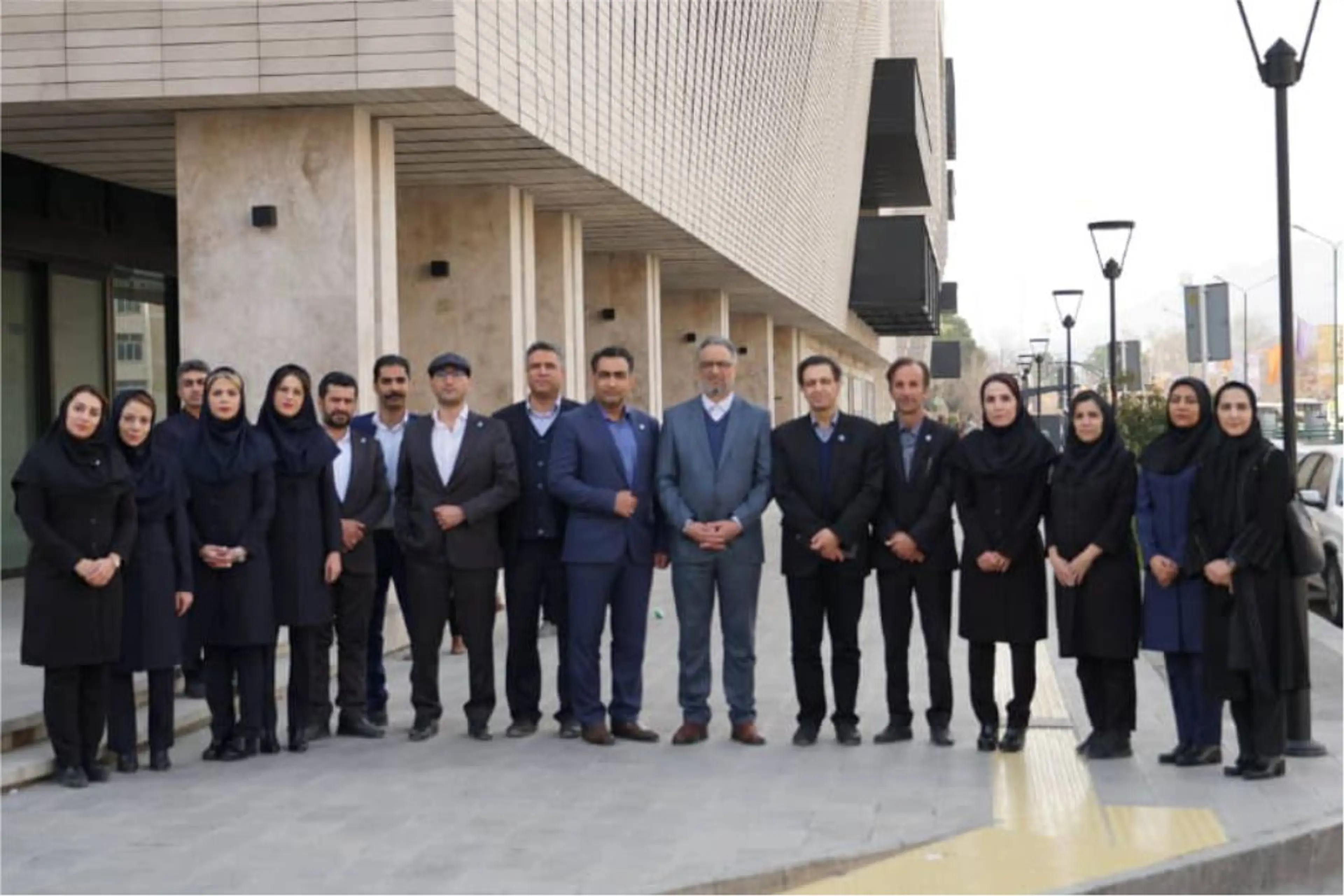 بازدید دکتر مقدم راد مدیرعامل شرکت سرمایه گذاری عمران و توسعه اوج سپهر اصفهان به همراه کارکنان این شرکت از پروژه سپهر باغ گلدسته در تاریخ 1401/12/09
