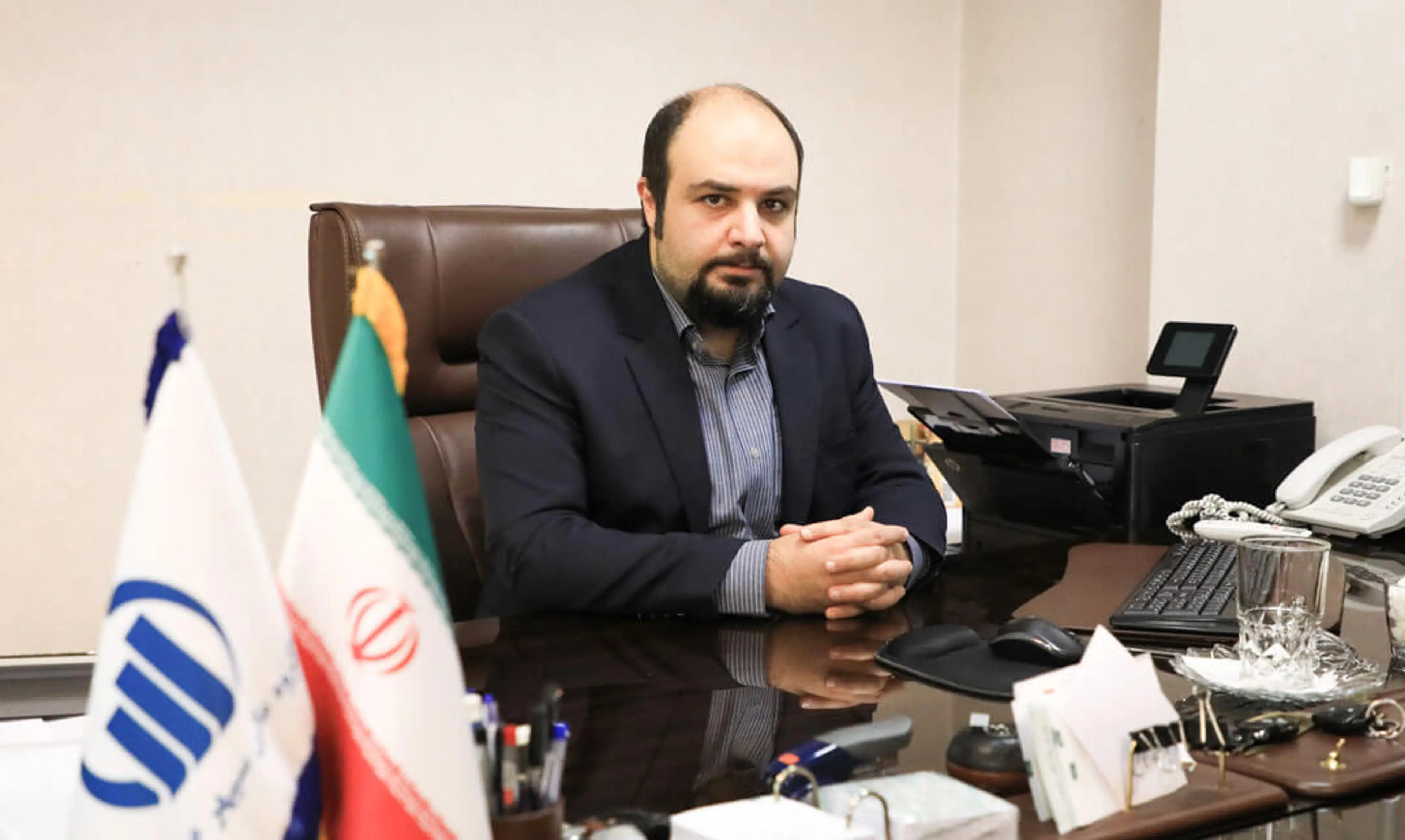 ایرانشاهی معاون مالی گروه مالی سپهر صادرات از انتشار صورت های مالی تلفیقی حسابرسی شده سال مالی منتهی به ۱۴۰۱/۱۲/۲۹ وسپهر در سامانه کدال به عنوان اولین ناشر از میان ناشران پذیرفته شده در بورس و فرابورس که ملزم به تهیه صورت های مالی تلفیقی می باشند خبر داد.