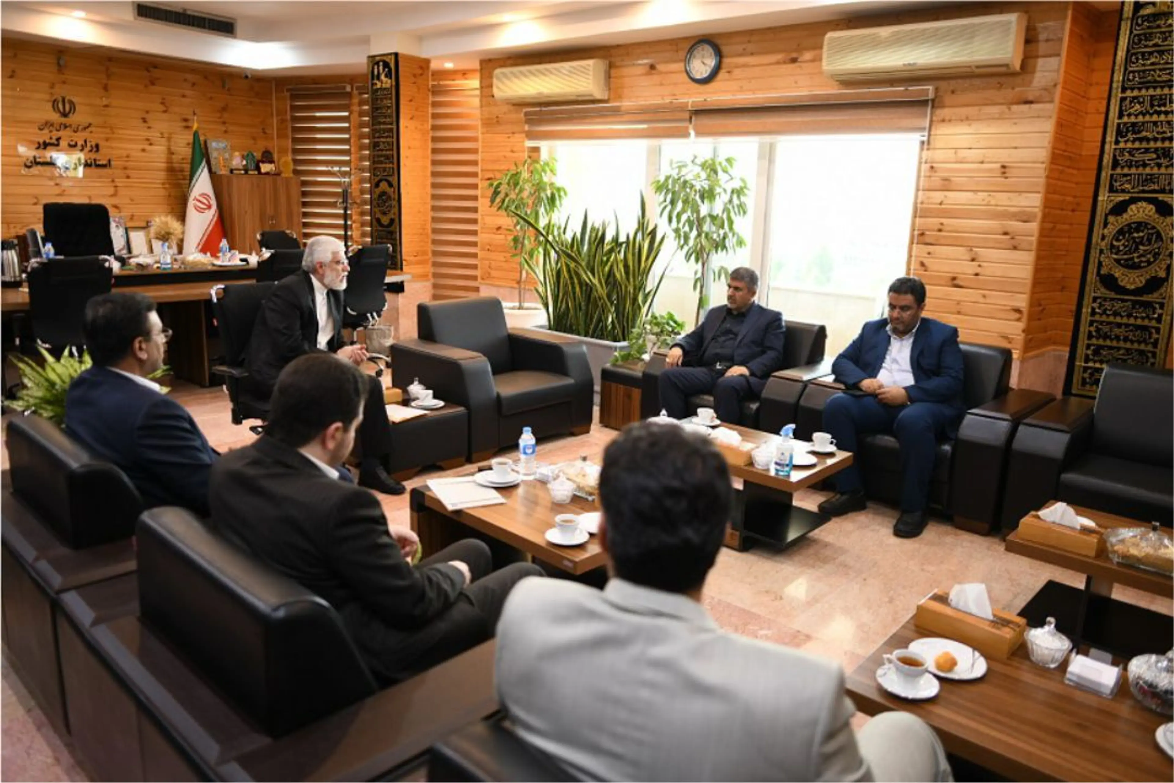 ​مدیرعامل بانک صادرات ایران با اعلام آمادگی برای مشارکت در توسعه اقتصادی استان گلستان در دیدار با استاندار این استان گفت: شبکه بانکی باید پای کار سیستم توسعه‌ای کشور بایستد و در راستای تحقق شعار سال قدم بردارد که بانک صادرات ایران در انجام این مهم در استان گلستان آماده همکاری در زمینه‌های اقتصادی و صادرات غیرنفتی است.
