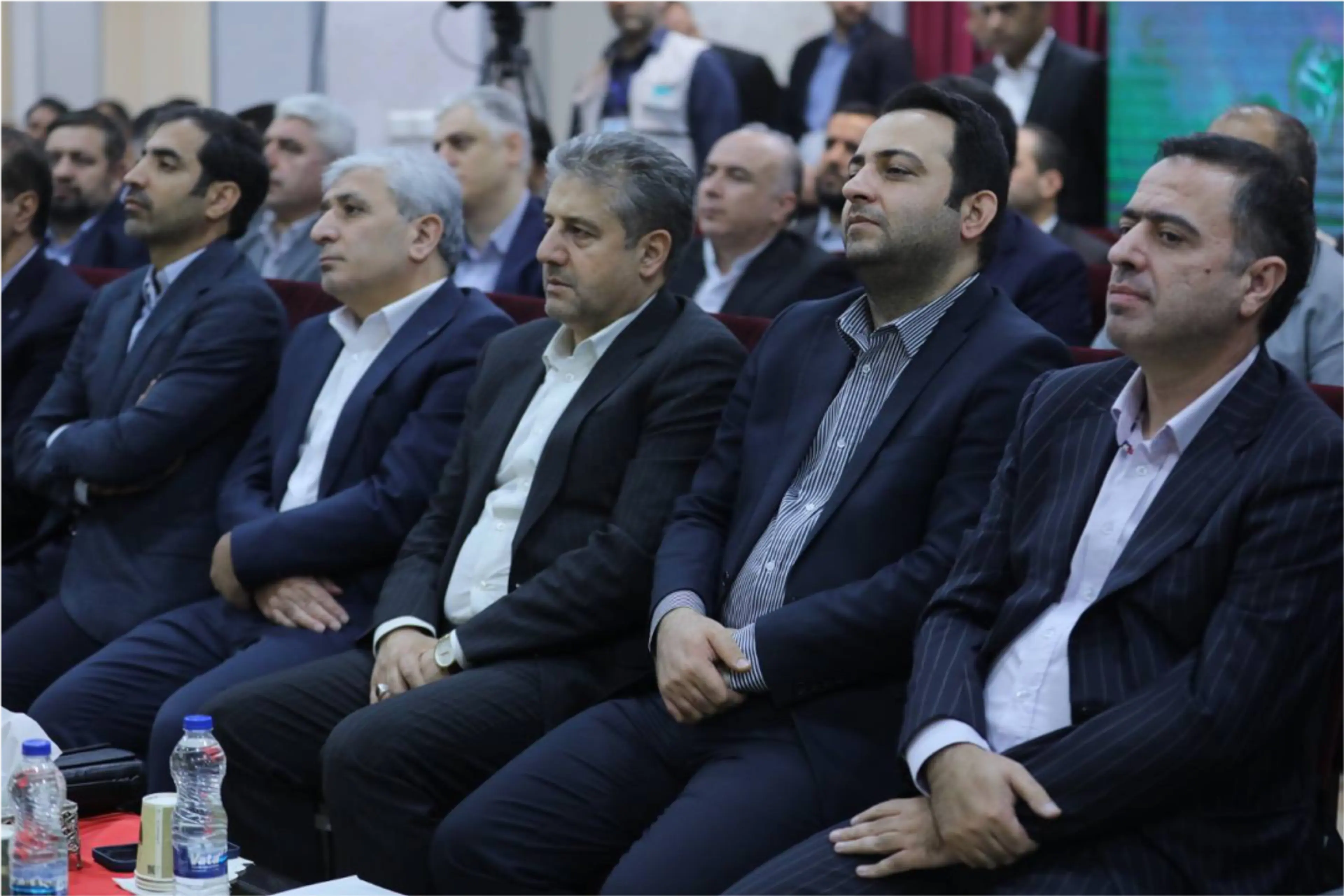 به نقل از وبسایت رسمی بانک صادرات ایران با برگزاری مجمع عمومی عادی به طور فوق‌العاده؛ مدیرعامل و اعضای جدید هیأت‌مدیره بانک صادرات ایران معرفی شدند.
